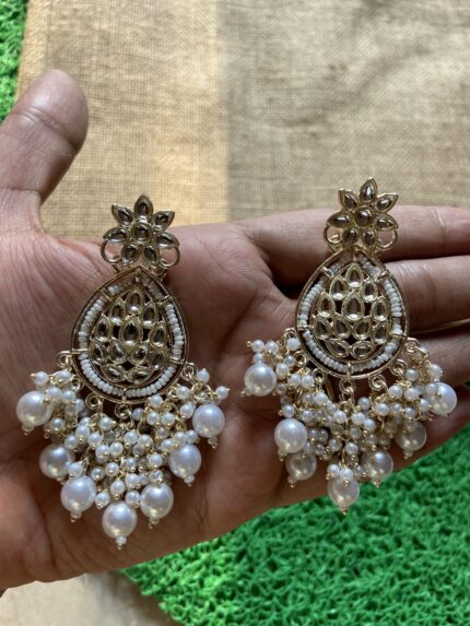 Beautiful Flower Sphere Earrings - white