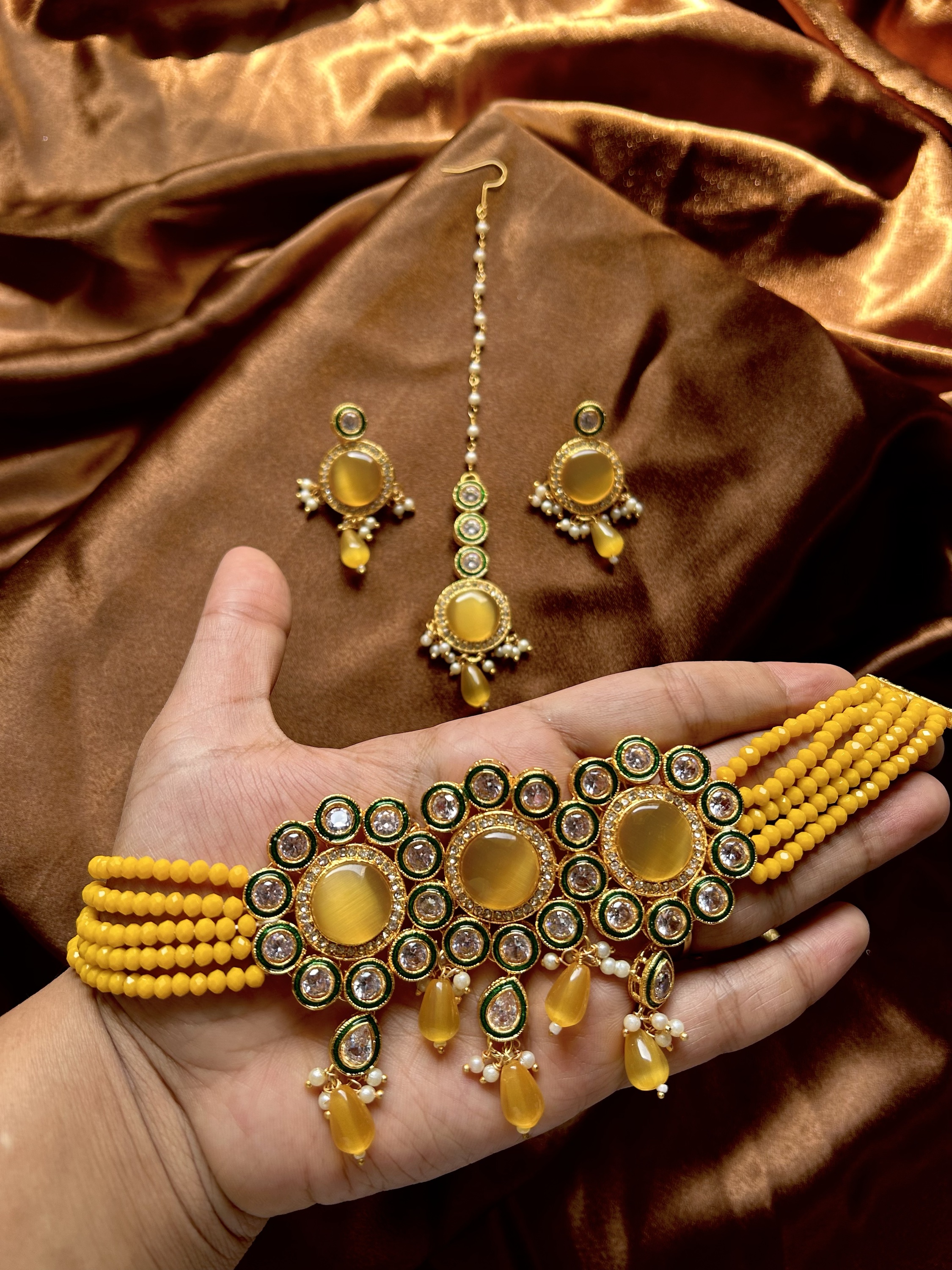 Kundan flower Choker Set With Mangtika - Yellow