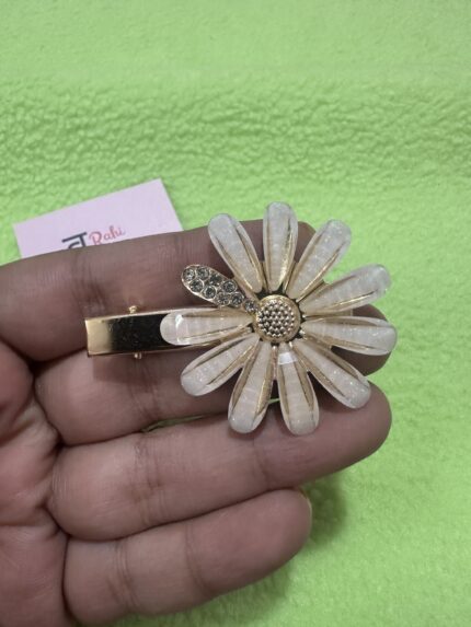 Flower Pin - Light Yellow