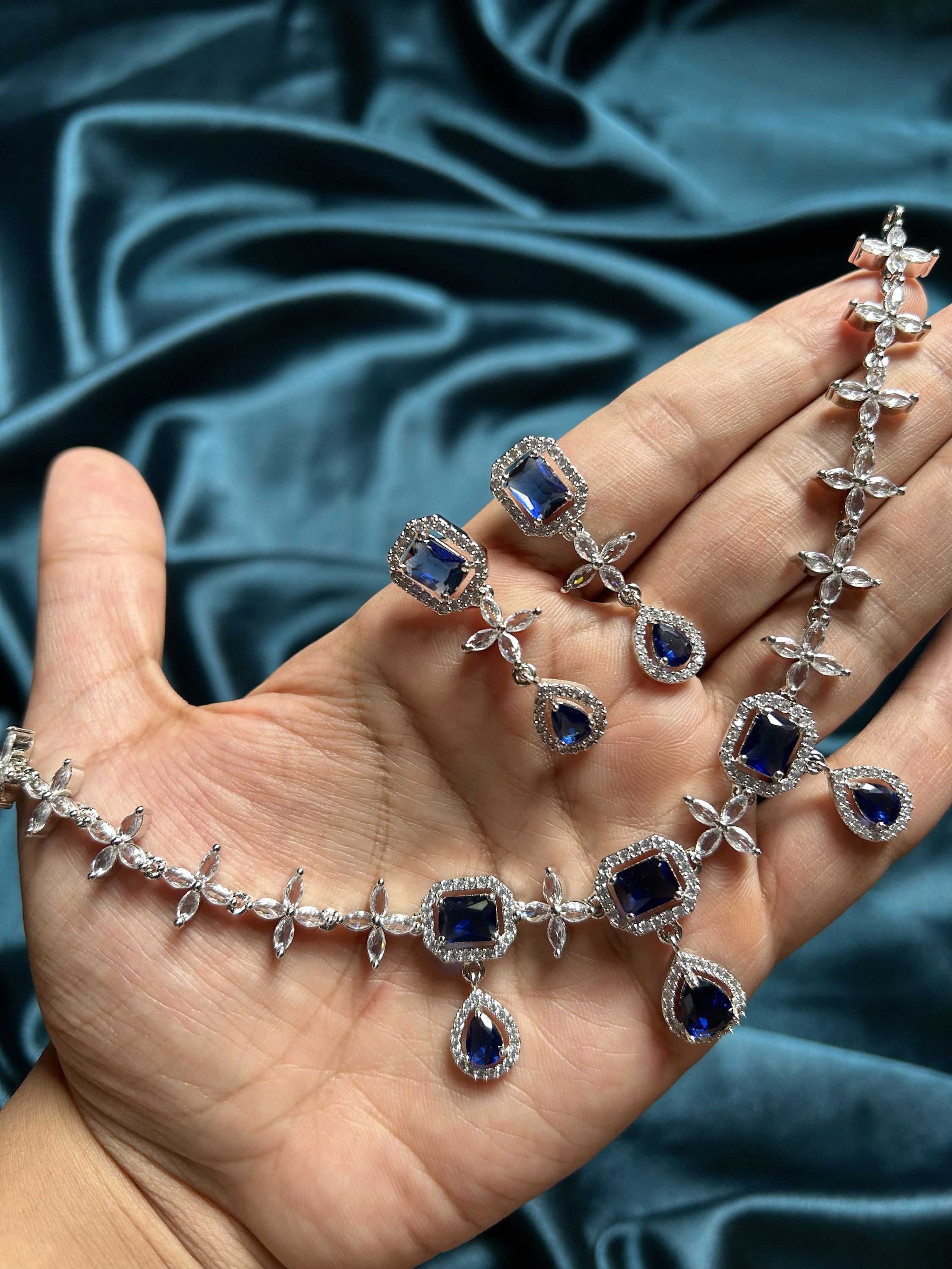 Lily AD Neckset - Navy Blue
