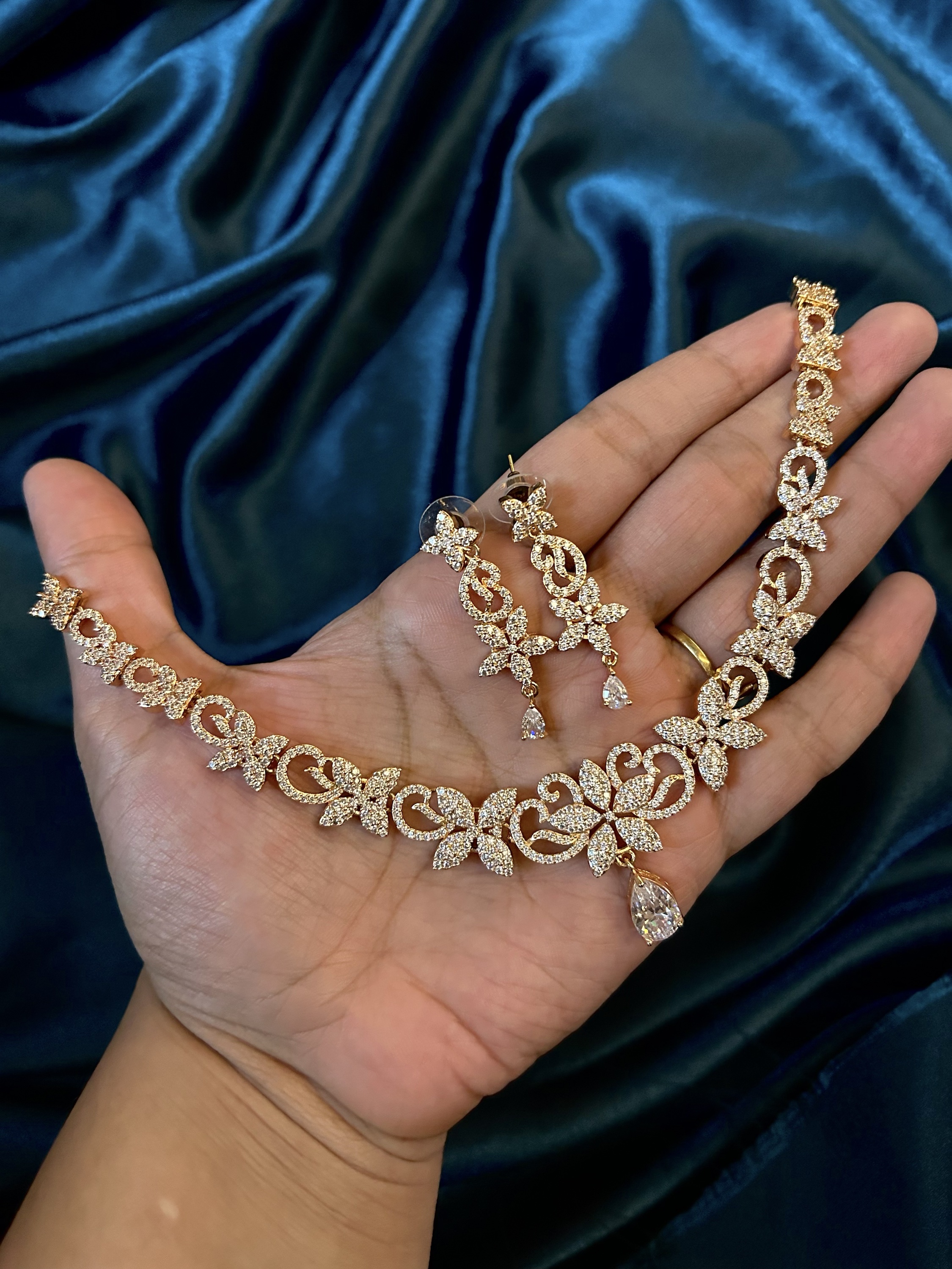 DC AD Flower Necklace Set