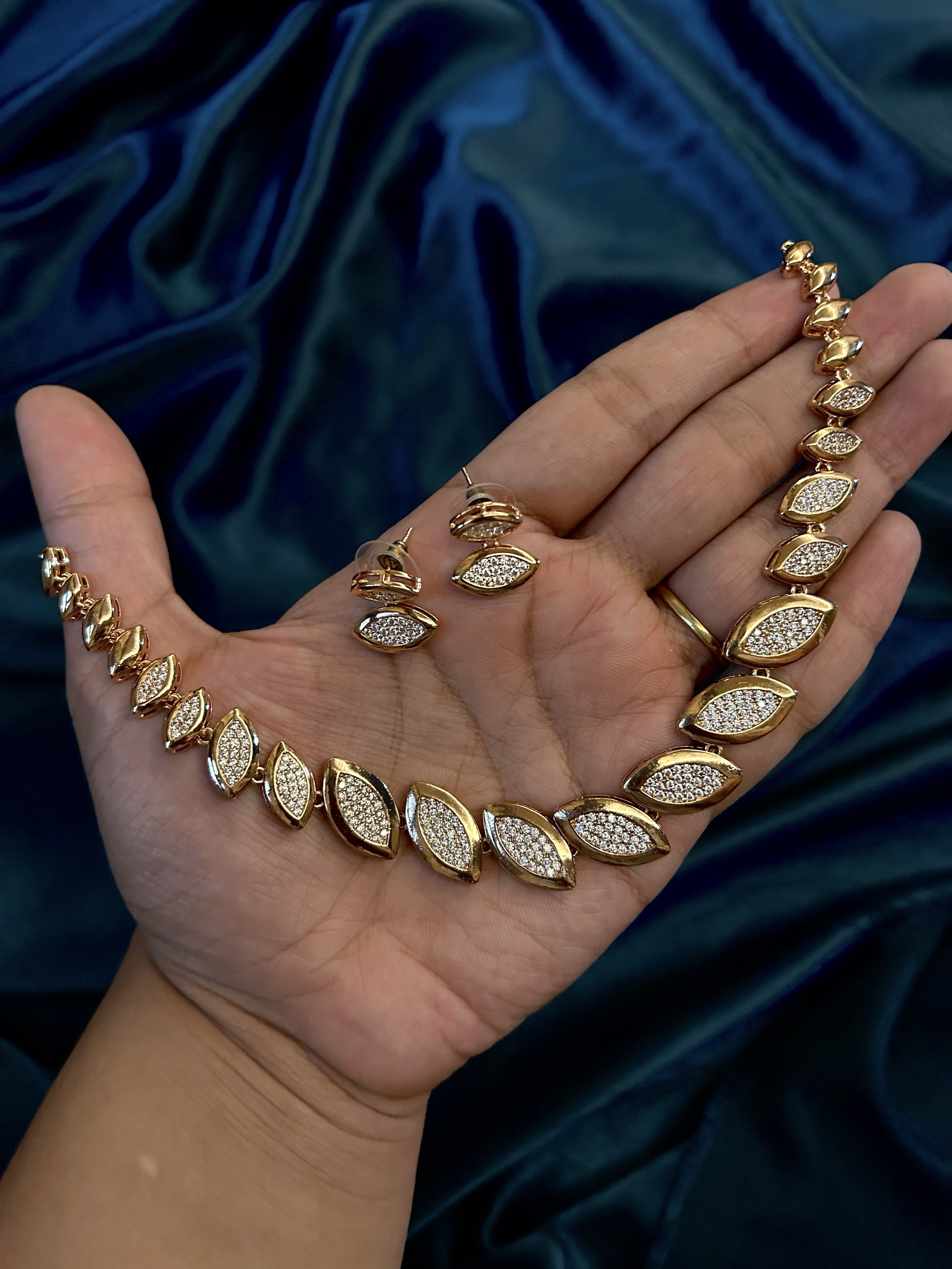 DC AD Leaf Necklace Set