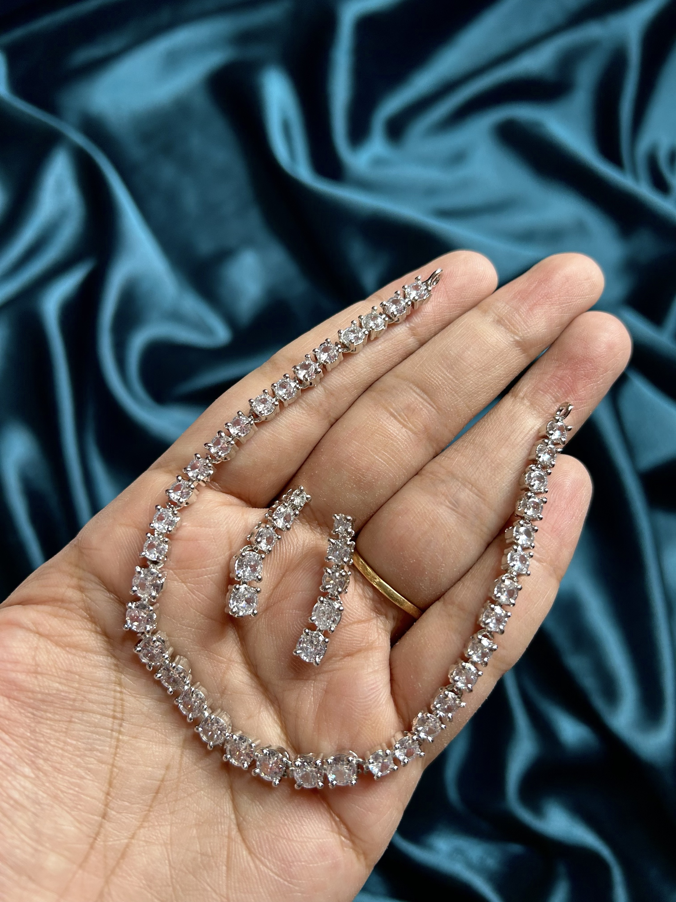 AD Sleek Necklace Set