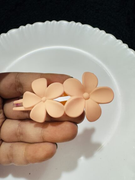 Flower Pin - Light Peach