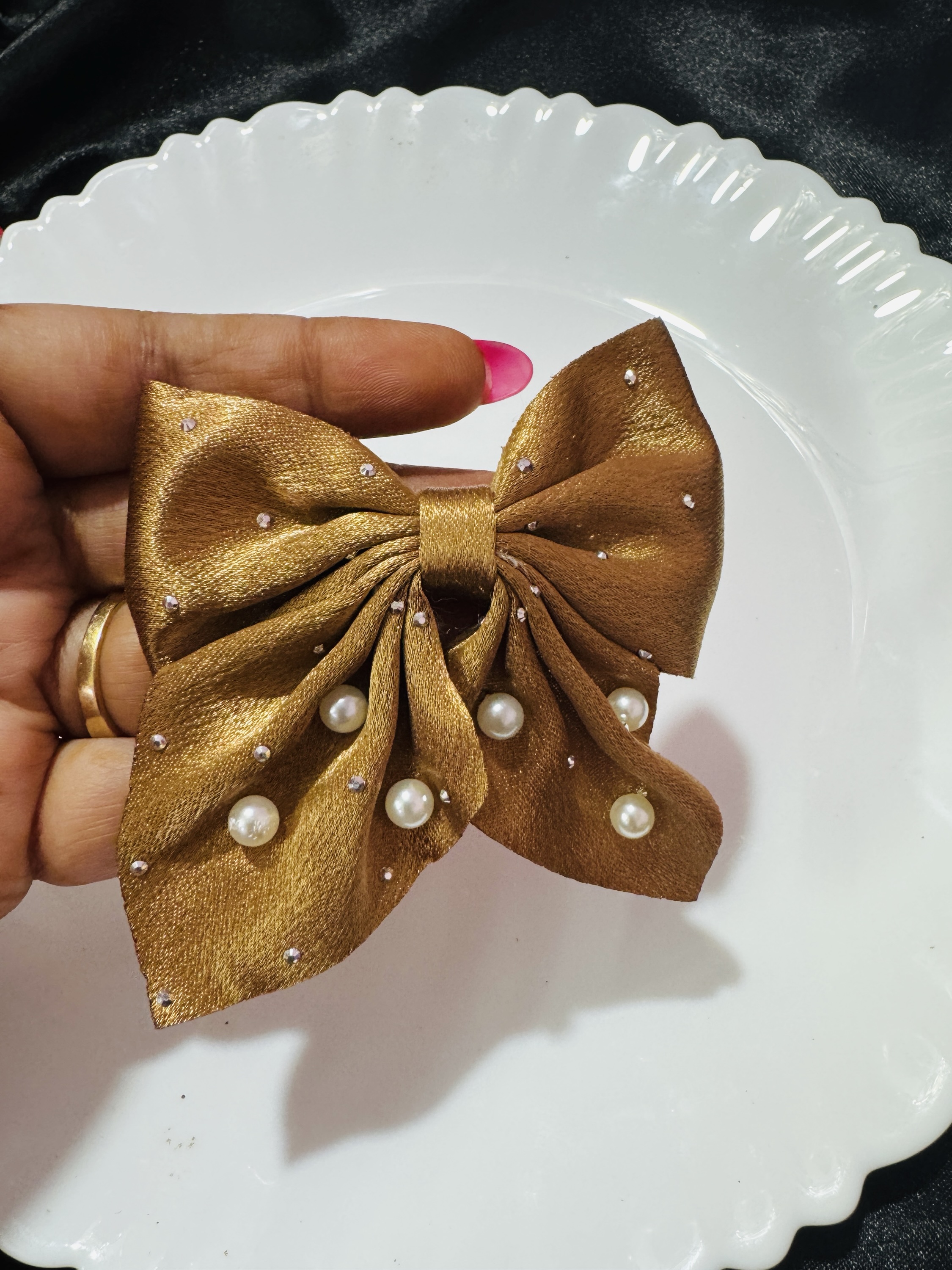 Bow Pearl Pin - Brown