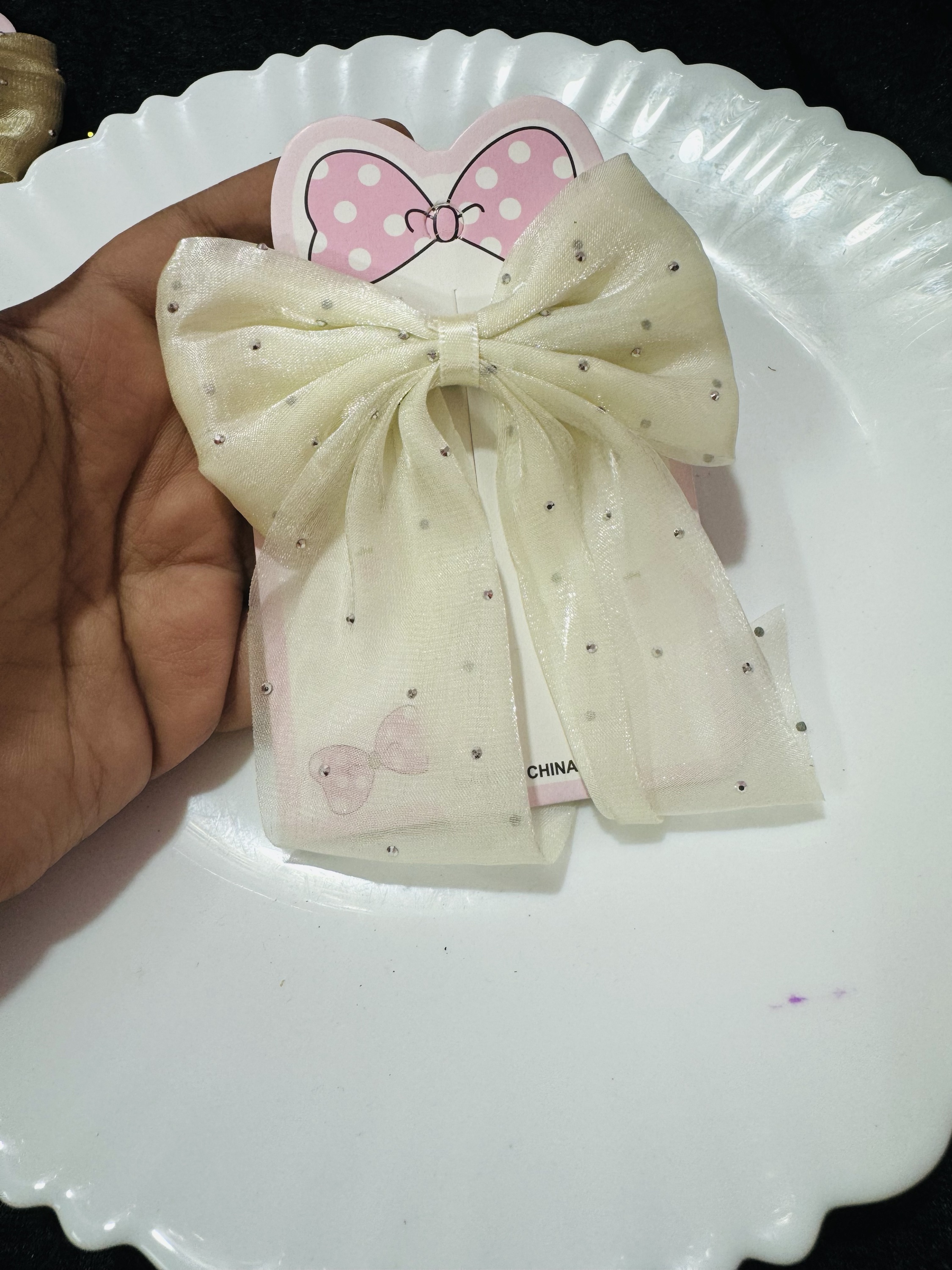 Bow Pin - White
