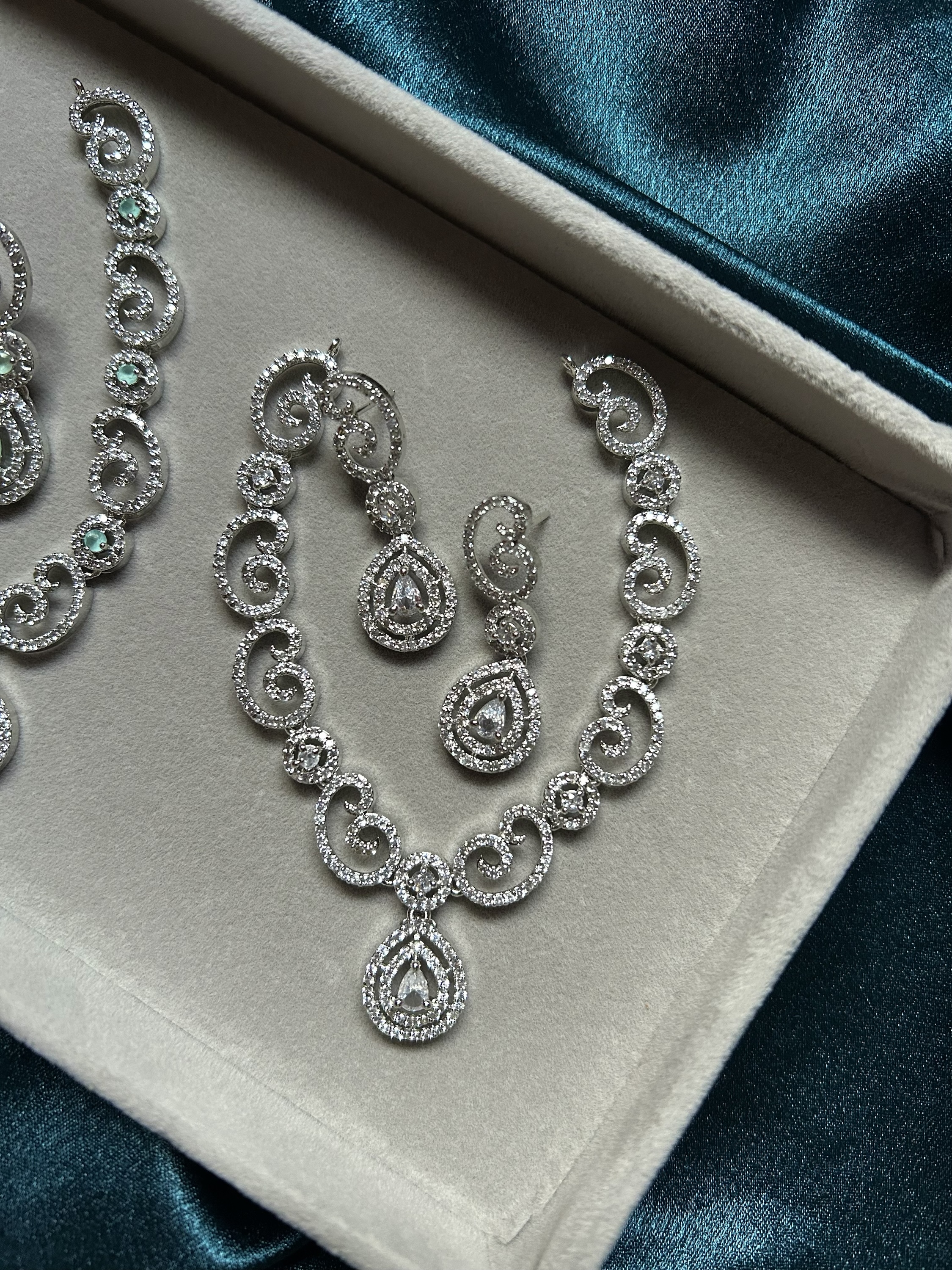 AD Necklace Set - Silver