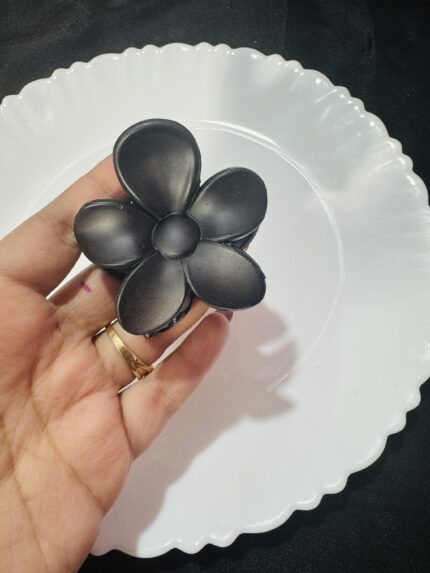Flower Clutchure - Black