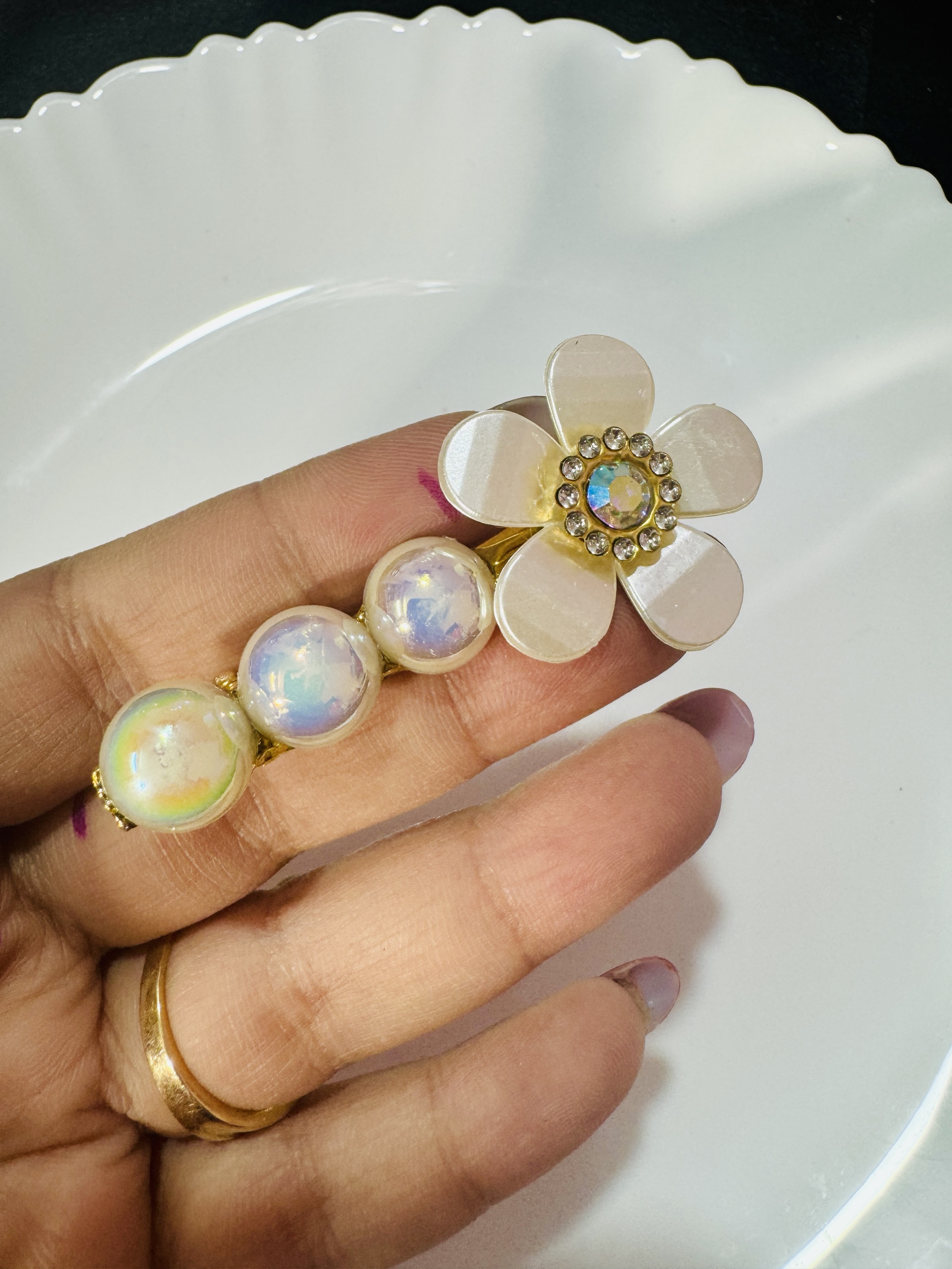 Flower White Pin