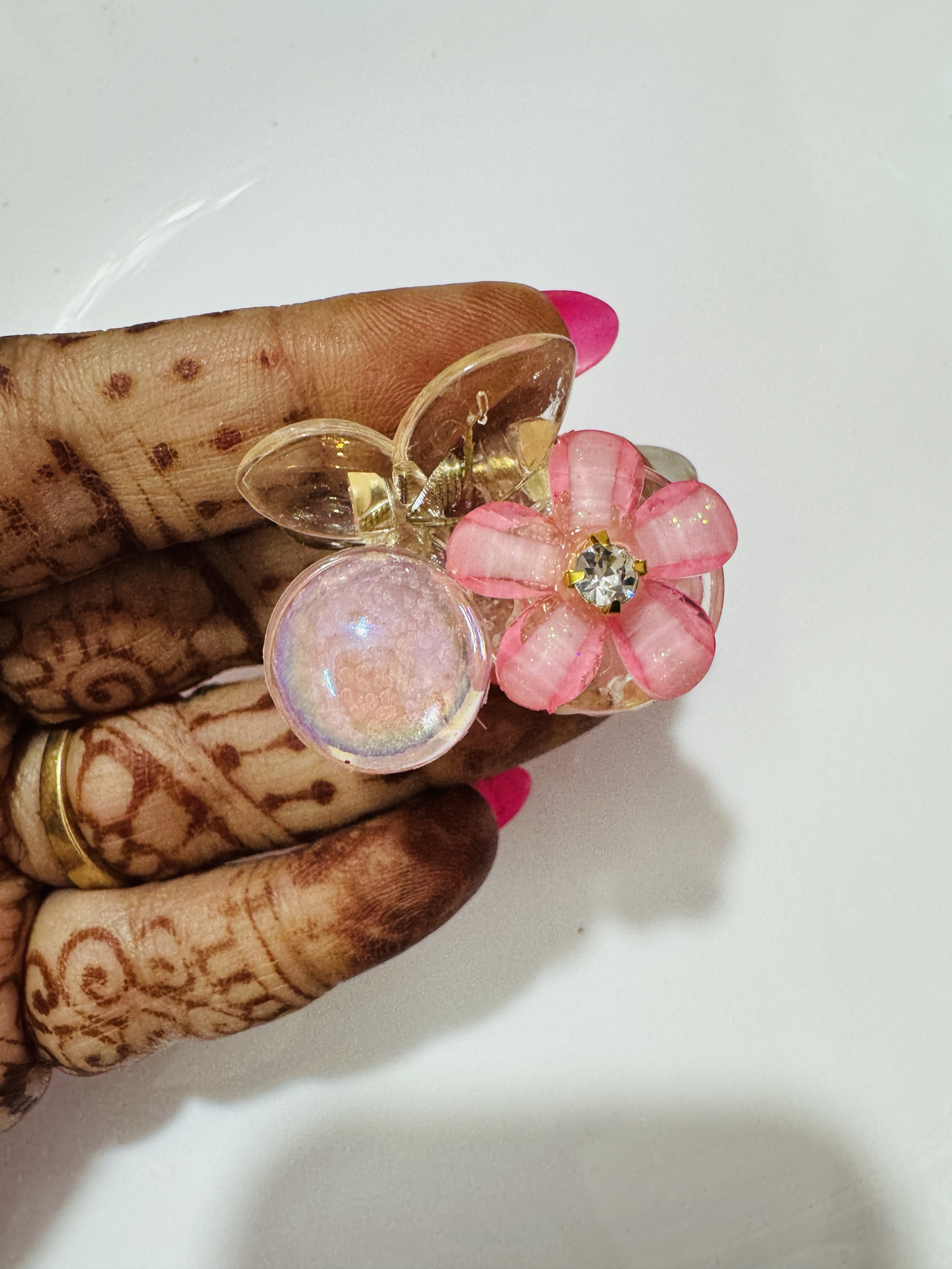 Pearl Flower Clutchure - Dark Pink