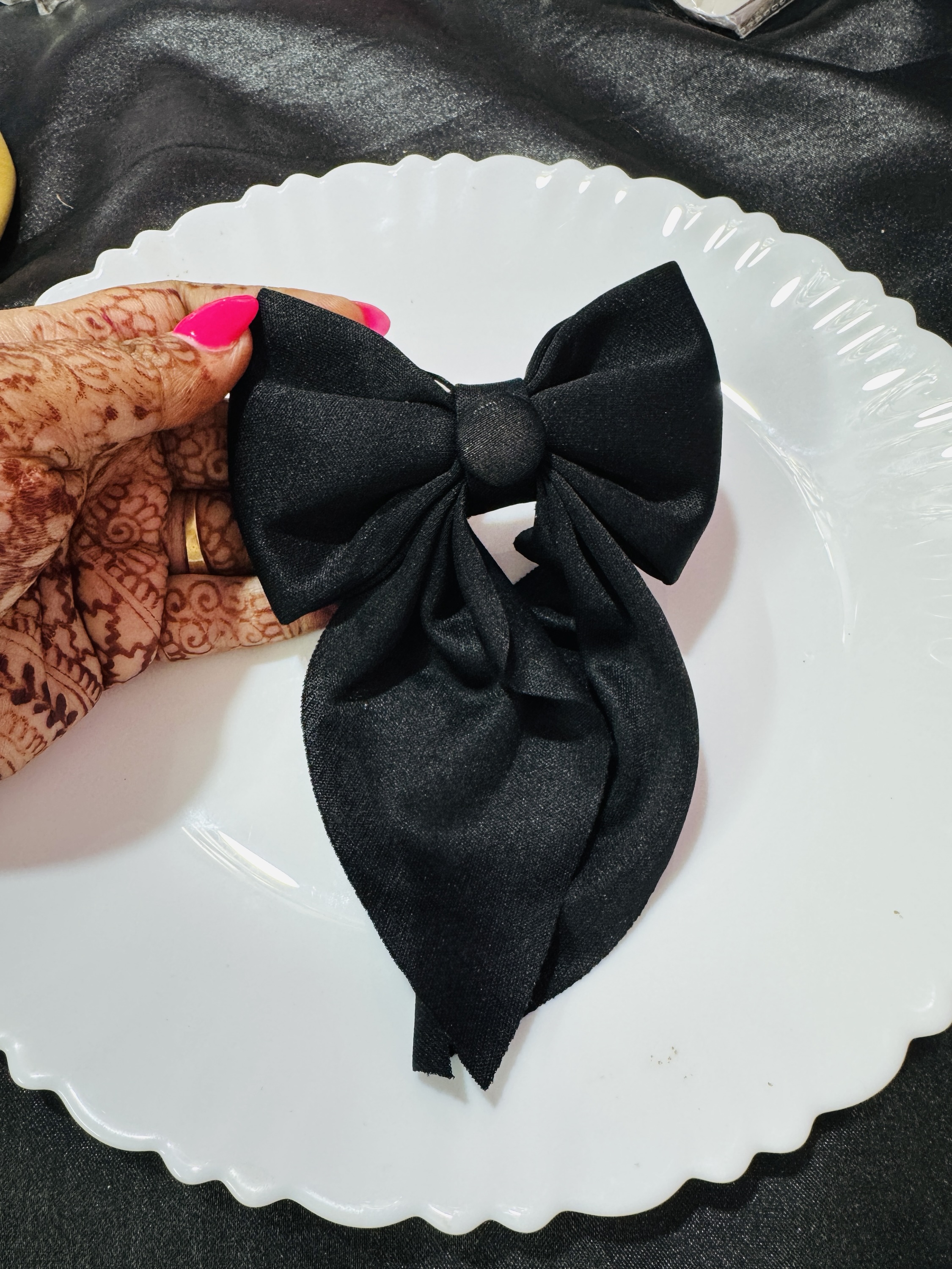 Bow Pin - Black