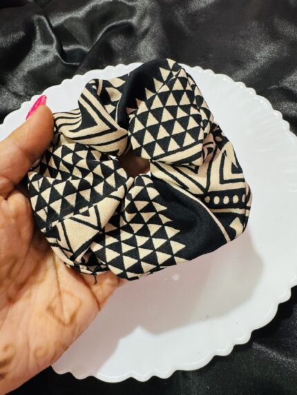 Black Print Scrunhie