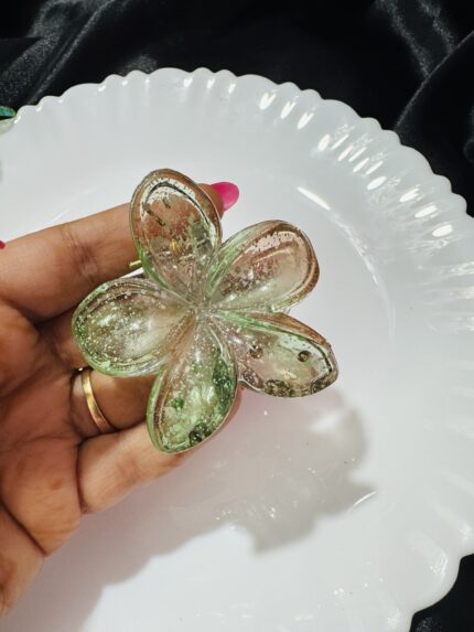 Green Flower Clutchure