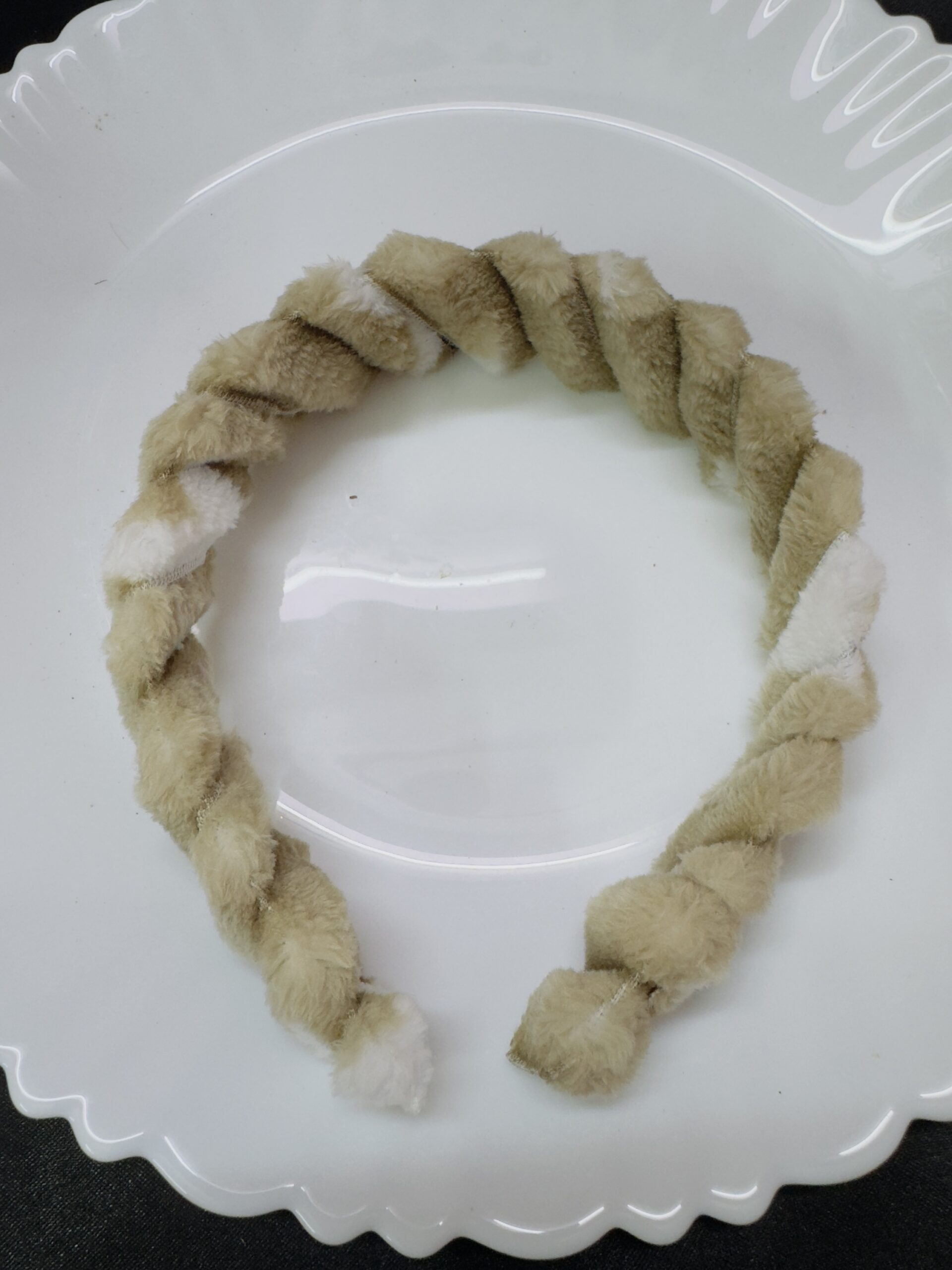 Biedge White Hairband