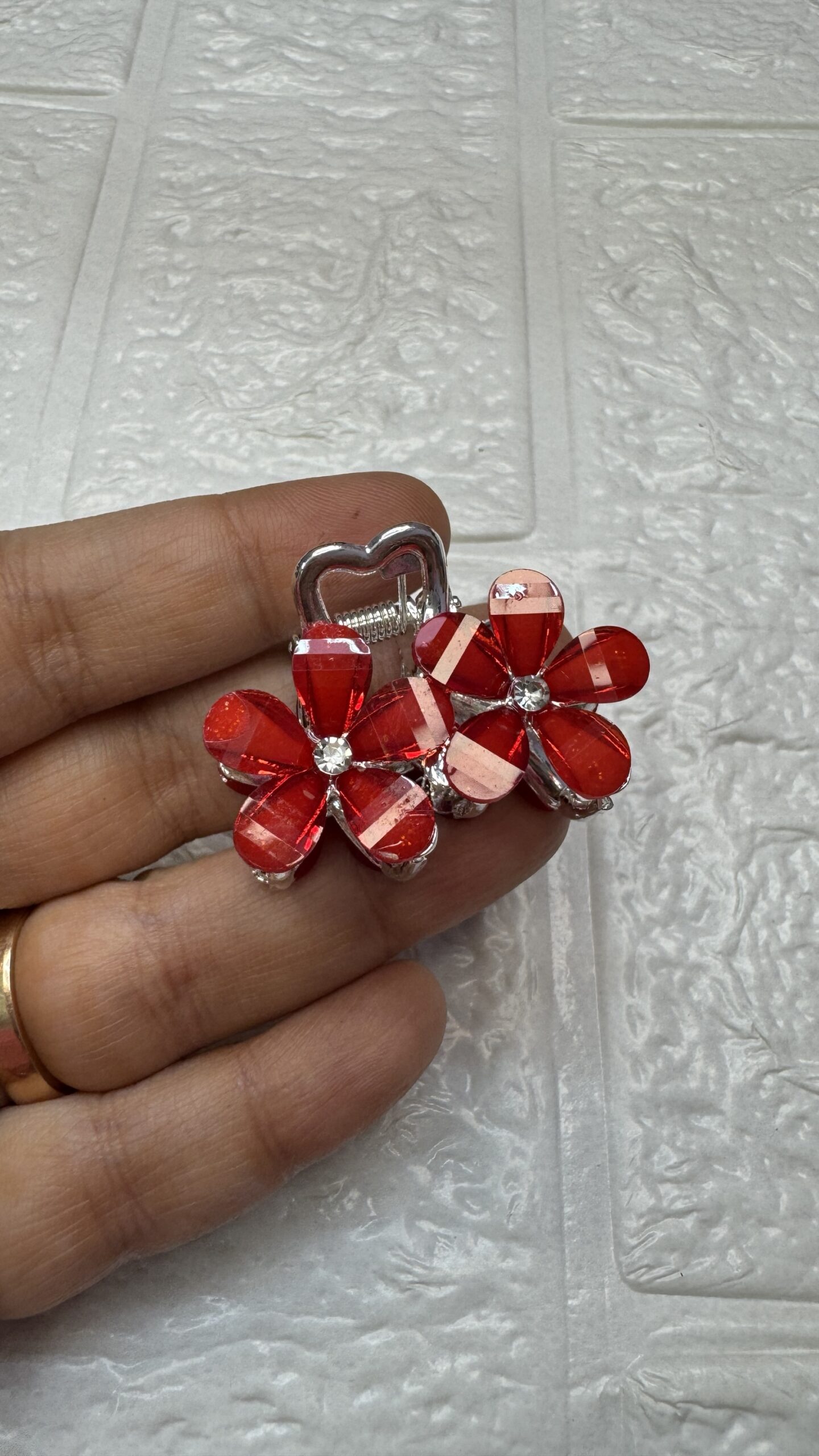Metal Flower Clutchure - Red