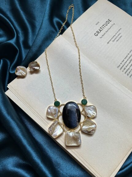 Long Necklace Shaded Druzy Set With Studs - Black