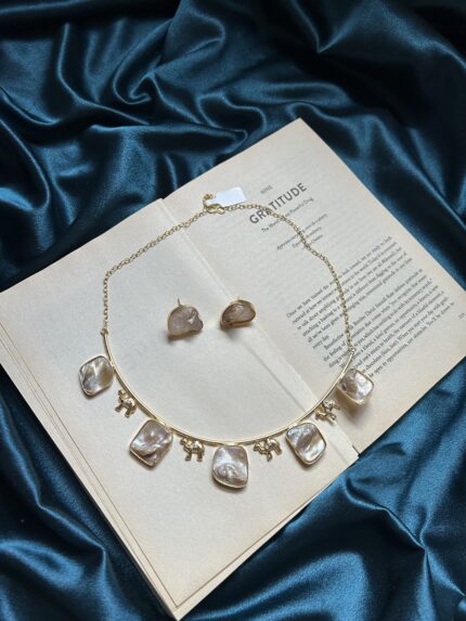 Brass Stone Camel Hasli Necklace Set With Studs