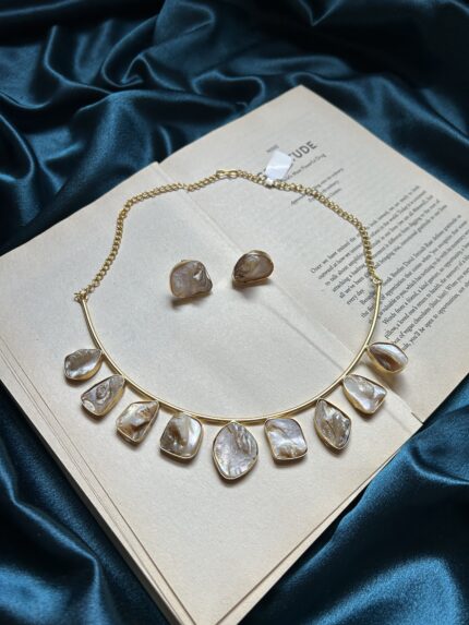 Brass Stone Hasli Necklace Set With Studs