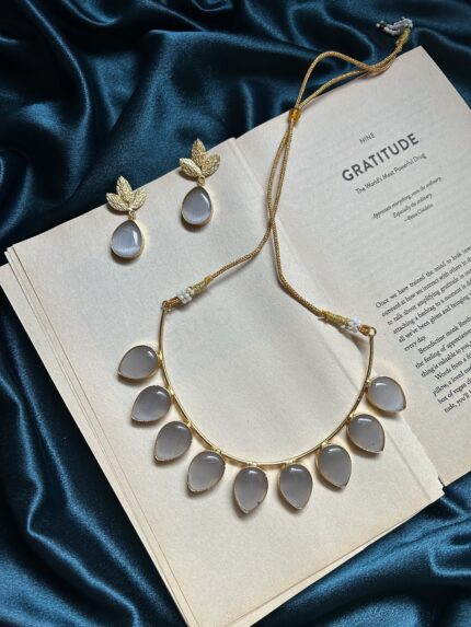 Brass Monalisa Stone Necklace Set With Earrings - Grey