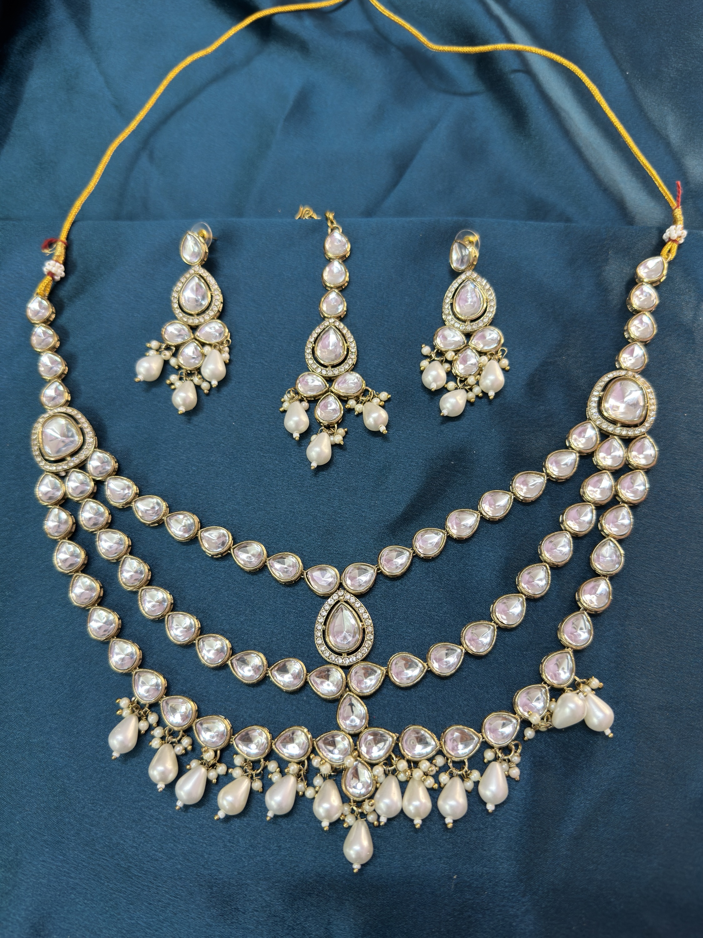 Kundan Necklace Set With Earrings and Mangtika
